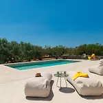 Captain's Art Villa